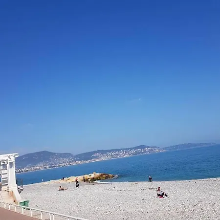 Beau à 50m De La *