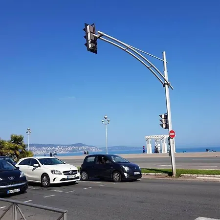 Beau A 50m De La ニース