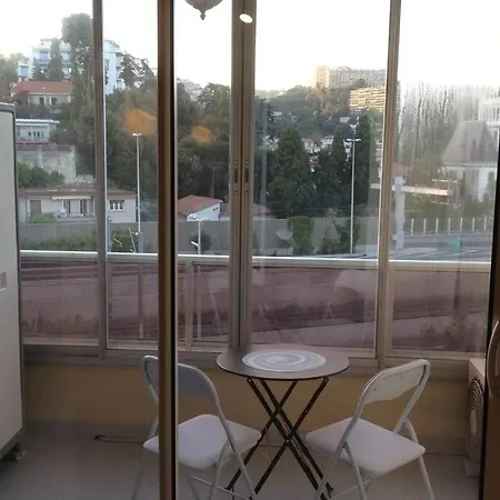 Beau A 50m De La Апартаменты *